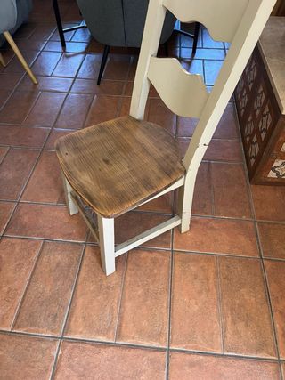 Mesa de comedor de madera