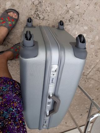 Maleta de viaje gris metalizado