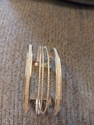 Brazalete plateado ancho