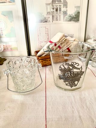 Raffreddatore vintage in vetro intagliato con manico in metallo