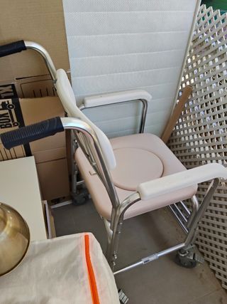 Silla de ruedas para baño