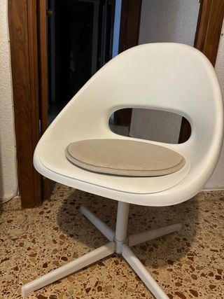 Silla blanca giratoria para escritorio o tocador