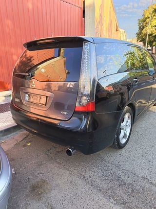 Mitsubishi Grandis 2006