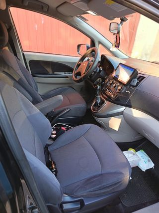 Mitsubishi Grandis 2006