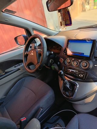 Mitsubishi Grandis 2006