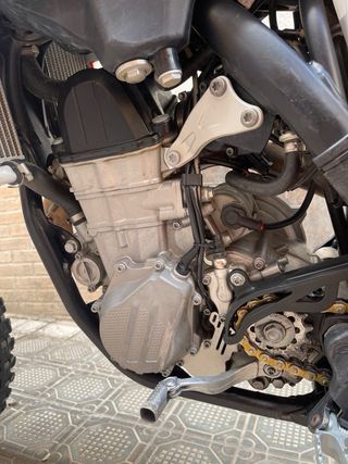 ktm 450 sx-f 2021 con 66 horas. se aceptan cambios