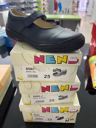 3 pares de Zapatos NENS negros talla 26,28,32