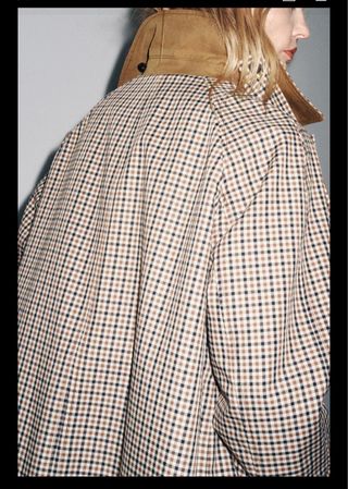 Gabardina Zara Reversible Marrón súper viral