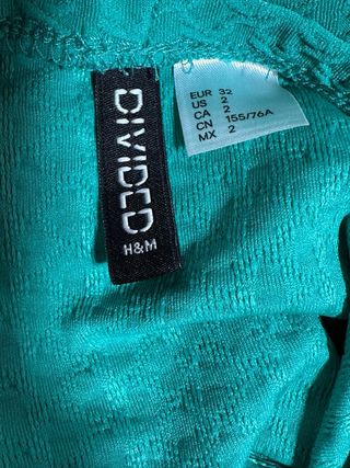 Vestido palabra de honor verde con textura