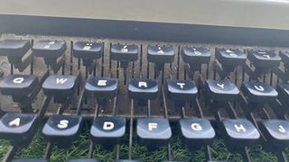 Máquina de escribir Olivetti Dora