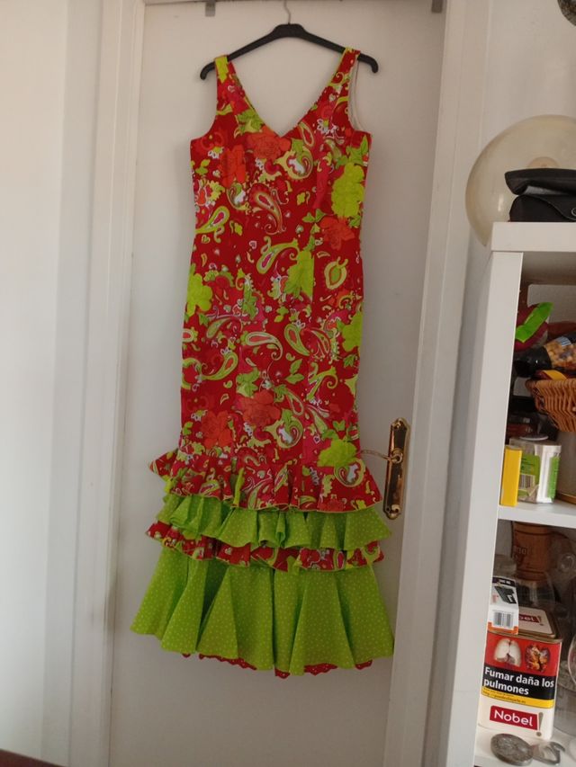 Vestido de flamenca rojo y verde