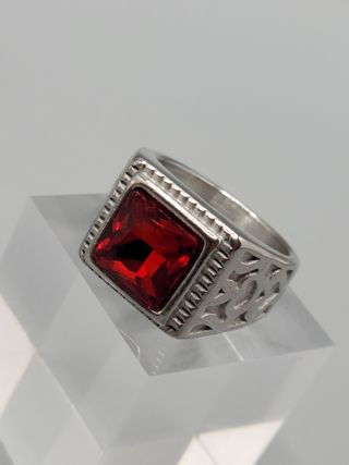 Anillo Plateado con Piedra Roja
