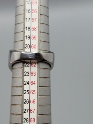 Anillo Plateado con Piedra Roja