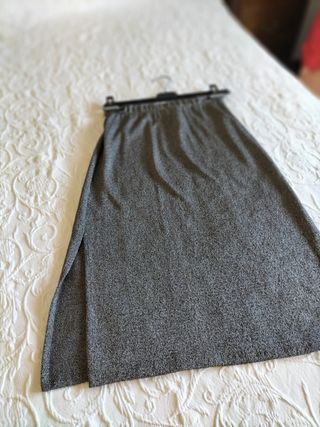 Falda de punto fino gris plateado