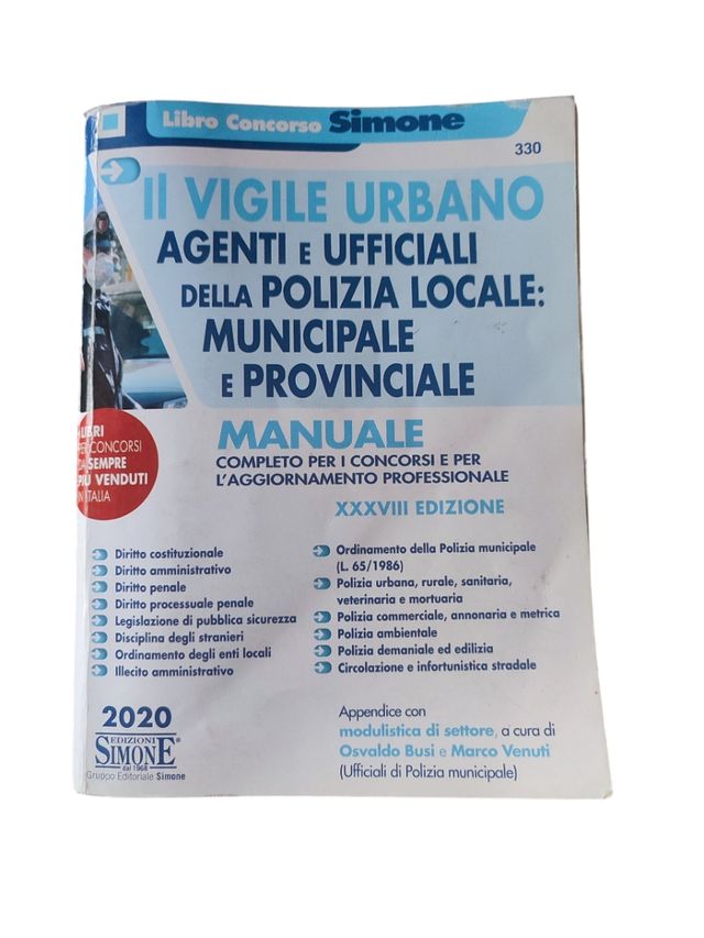 Il vigile urbano. Agenti e ufficiali della polizia