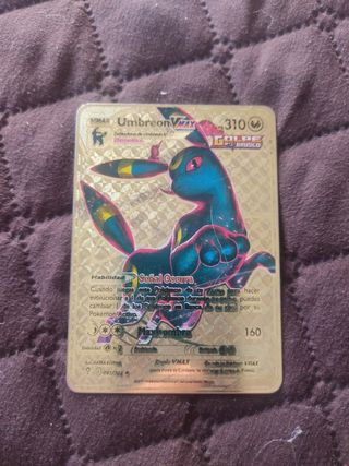 Tarjeta Pokémon Umbreon VMAX Dorada y otra normal