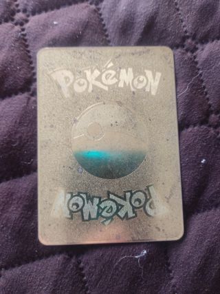 Tarjeta Pokémon Umbreon VMAX Dorada y otra normal