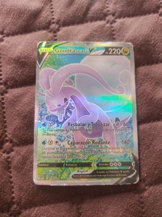 Tarjeta Pokémon Umbreon VMAX Dorada y otra normal