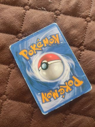 Tarjeta Pokémon Umbreon VMAX Dorada y otra normal