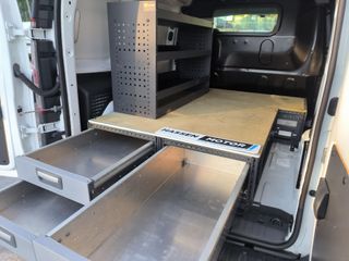 Renault Kangoo 2022 con estanterias