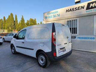 Renault Kangoo 2022 con estanterias