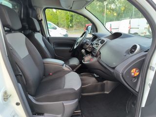 Renault Kangoo 2022 con estanterias