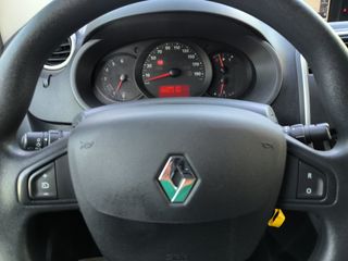 Renault Kangoo 2022 con estanterias