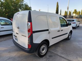 Renault Kangoo 2022 con estanterias