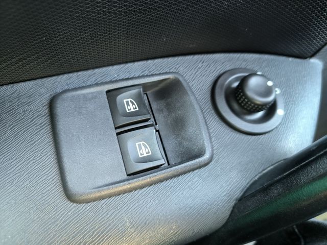 Renault Kangoo 2022 con estanterias