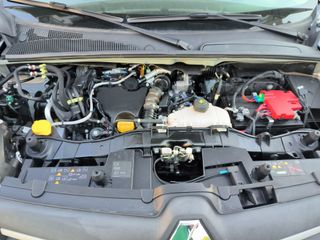 Renault Kangoo 2022 con estanterias