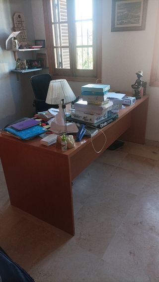 Escritorio grande de madera