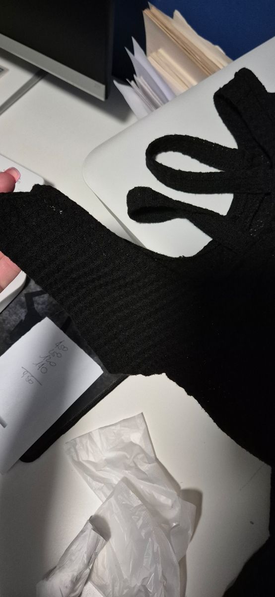 Maglietta nera manica tagliata taglia 48