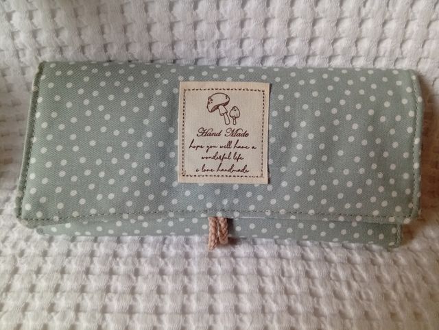 Neceser de viaje floral.
Hechos a mano 