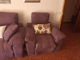 Sofá y sillón reclinable morado