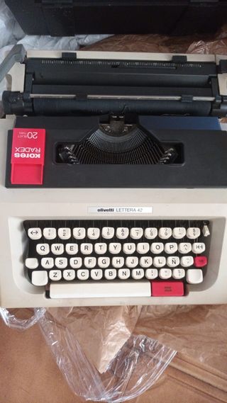 Máquina de escribir Olivetti Lettera 42