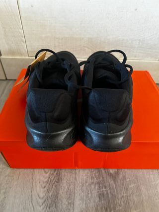 Nike Revolution 7 Talla 43 Negro