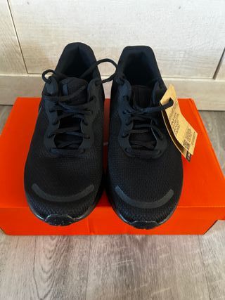 Nike Revolution 7 Talla 43 Negro