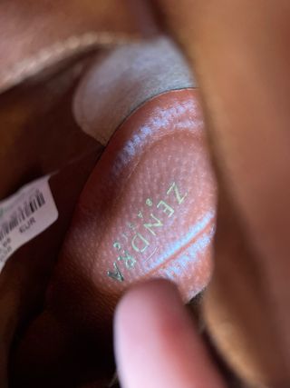 Botines de piel con flecos y tacón de madera