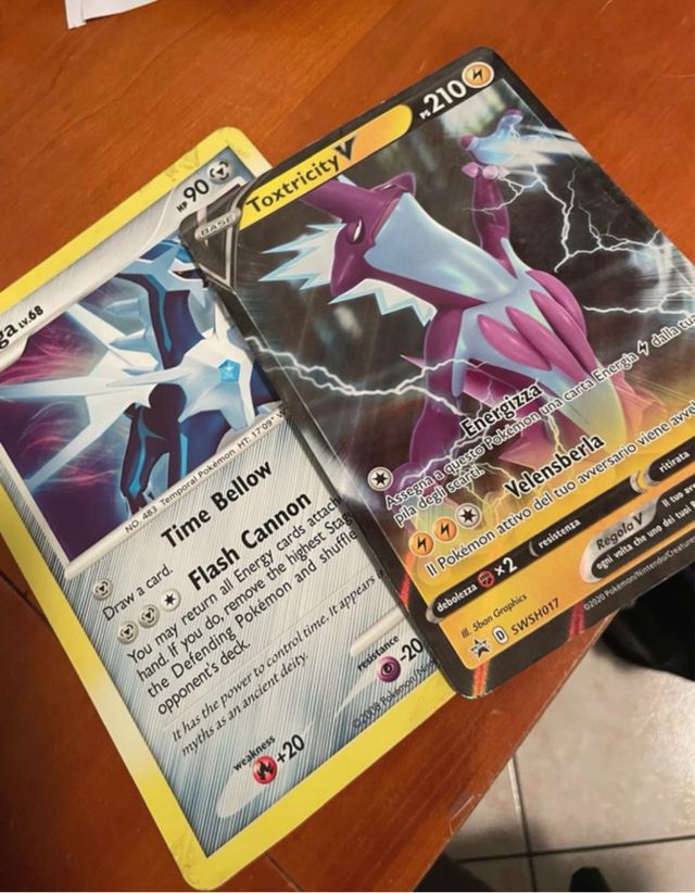 Carte Pokemon Toxtricity V e Dialga