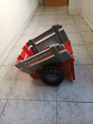 Tractor y remolque de pedales infantil.