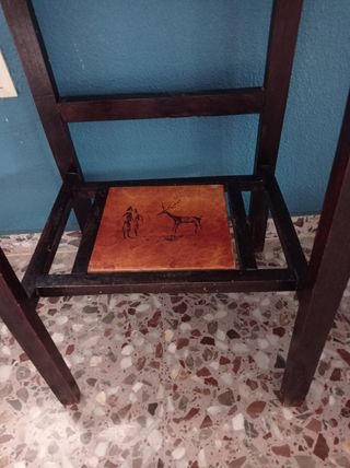 Lavabo antiguo de madera con espejo