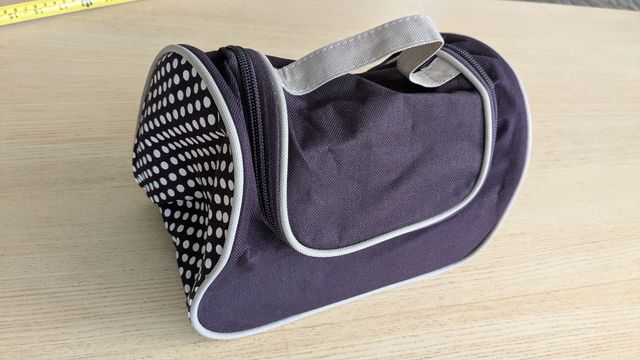 Neceser de baño morado y negro