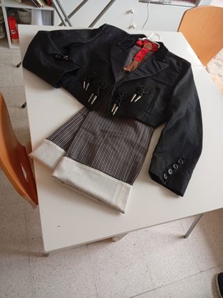 Traje corto chaqueta y pantalón