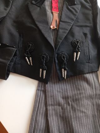 Traje corto chaqueta y pantalón