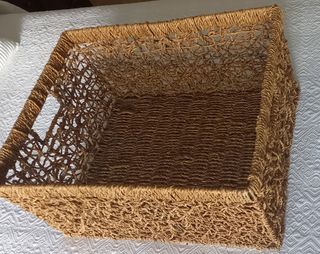 Cesto de mimbre y yute