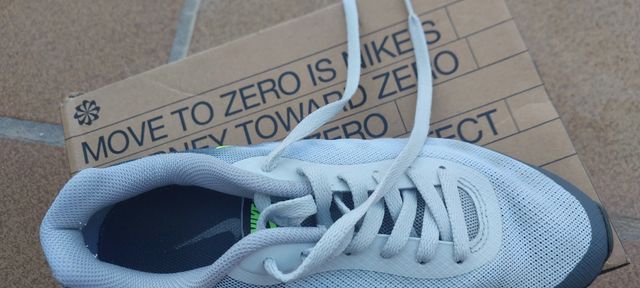 Zapatillas Nike Grises y Verdes