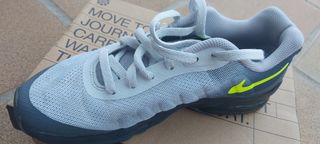 Zapatillas Nike Grises y Verdes