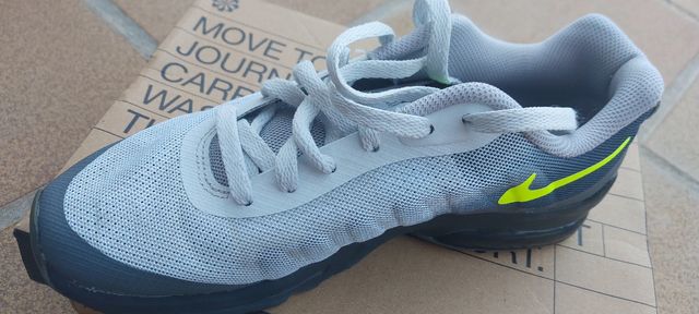 Zapatillas Nike Grises y Verdes