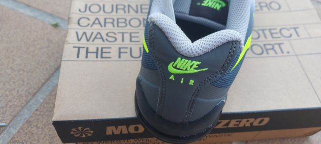 Zapatillas Nike Grises y Verdes