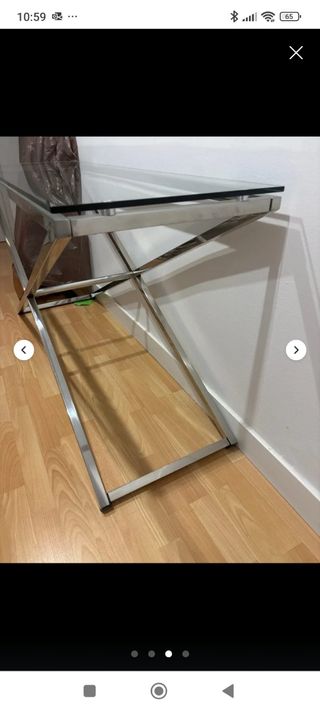 Mesa de cristal y metal plateado